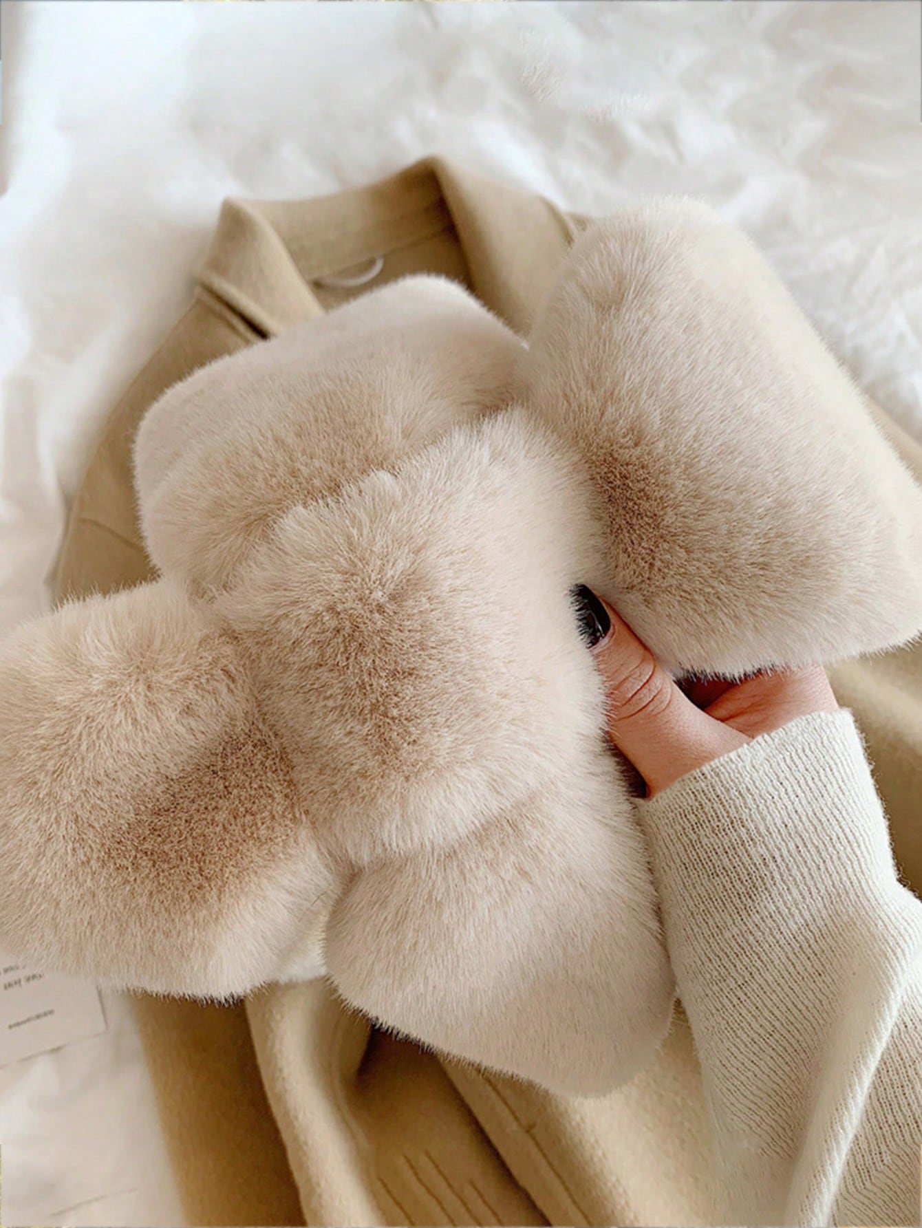 1pc Thickened Solid Color Furry Scarf Neck Warmer Imitation Mink Fur Cross Scarf Plush Collar, For Winter